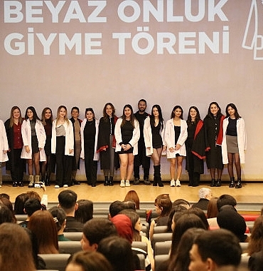 bilgi-saglik-ogrencileri-beyaz-onluklerini-giyerek-meslege-ilk-adimlarini-atti-zA6i581N.jpg