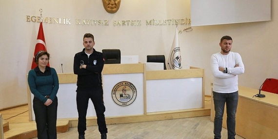 Burhaniye Belediyesi, çevre bilincini artırarak bu konuda faaliyetleriyle fark yaratıyor.