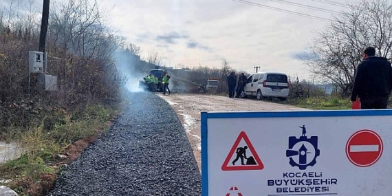 Büyükşehir’den çöken yola anında müdahale