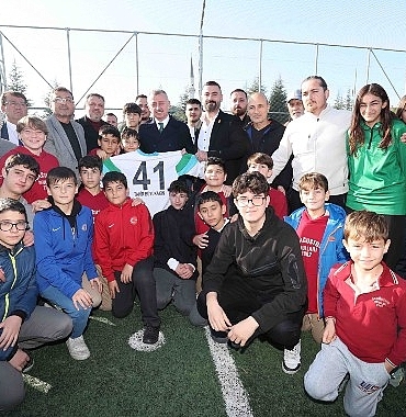 buyuksehirden-izmit-ayazmaya-sentetik-futbol-sahasi-yz9UlWi8.jpg