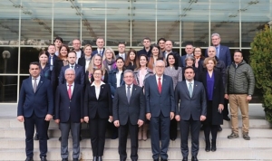 deuden-ornek-uygulama-kendi-yemegini-kendi-yapacak-Sgdqssie.jpg