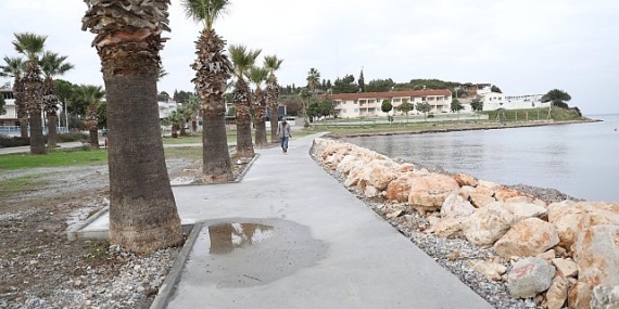 Didim Belediyesi Fen İşleri Müdürlüğü ekiplerince Sedef Koy’da bulunan yürüyüş yolu yenilendi.