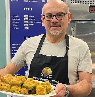 faki-mehmet-efendi-baklavalarinin-yeni-serisi-fiyatiyla-dikkat-cekiyor-e2g3YsIX.jpg