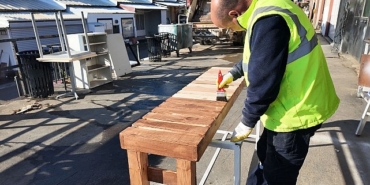 guzelbahce-belediyesi-kent-mobilyalari-uretimine-devam-ediyor-88R6vaa6.jpg