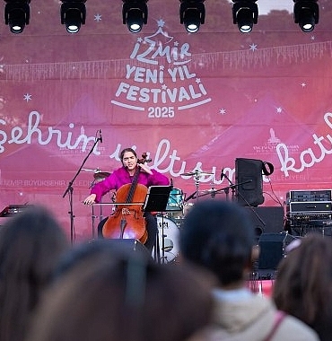 izmirin-en-neseli-festivali-basladi-nYDDwTji.jpg