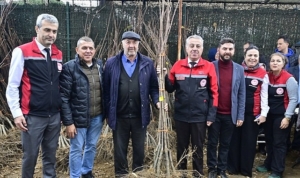 izmirli-kestane-ureticilerine-kestane-gal-arisina-dayanikli-2-bin-620-fidan-dagitildi-WOM1XwZO.jpg