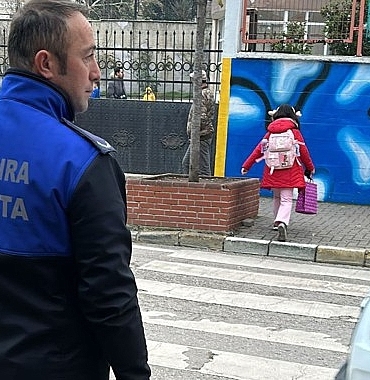 kandira-belediyesi-zabita-ekipleri-ogrenci-guvenligi-icin-devrede-eZmzJ5uv.jpg