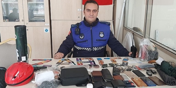 Kayıp eşyalar zabıtada sahiplerini bekliyor