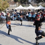 konakta-yeni-yil-coskusu-kermeslerle-devam-ediyor-aVRzNYmV.jpg