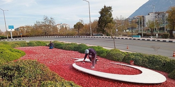 Manisa Büyükşehir, Peyzaj Çalışmalarıyla Şehir Güzelliğini Artırıyor
