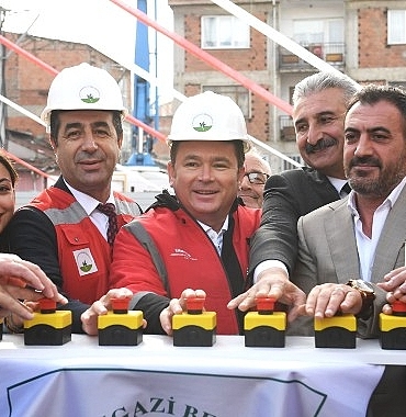 osmangazi-belediyesi-ilceyi-kreslerle-donatiyor-JaaEbrNw.jpg