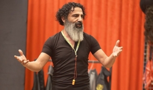 sahverdi-ali-eren-ve-turkiyenin-dogaclama-tiyatrosuna-katkilari-QfqxYkJi.jpg