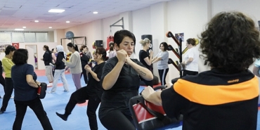 seferihisarda-kadinlar-oz-savunma-egitimlerine-devam-ediyor-nM7vEd66.jpg