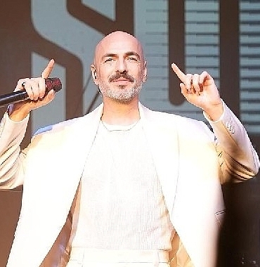 soner-sarikabadayidan-sold-out-serisi-devam-ediyor-wYiND4rO.jpg
