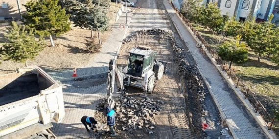 Bekdik Mahallesinde Yol Yenileme Çalışması