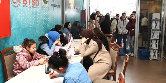 Bir günde 250 kişi iş sahibi oldu