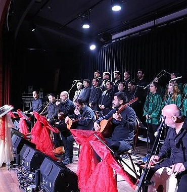 ege-ruzgari-inegolde-esti-genclik-korosundan-muhtesem-konser-wwj8HRB4.jpg