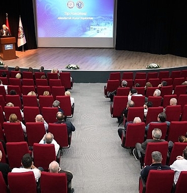 rektor-budak-tip-fakultemiz-global-standartlarda-kaliteli-egitimi-ile-referans-oluyor-NZgx64Eq.jpg