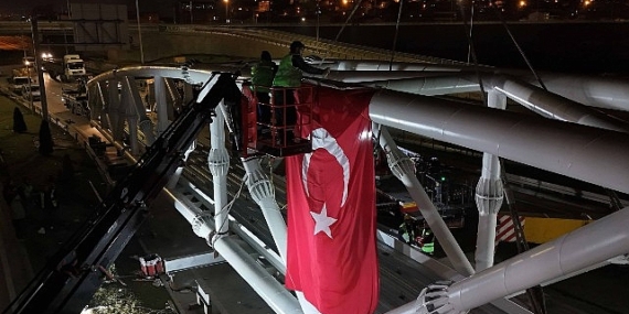 Solaklar’da gece yarısı ‘Üst Geçit’ operasyonu