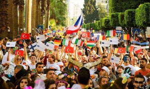 7den-70e-dunyanin-tum-renkleri-karnaval-coskusunu-13uncu-kez-yasayacak-TeBHOOvL.jpg