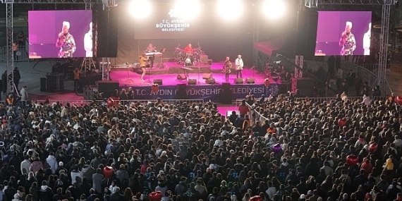 Aydın Büyükşehir Belediye Başkanı Özlem Çerçioğlu, vatandaşları kültür ve sanat etkinlikleri ile buluşturmaya devam ediyor.