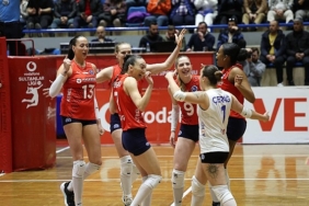 aydin-buyuksehir-belediyespor-kadin-voleybol-takimindan-farkli-galibiyet-AOqPMzq1.jpg