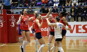 aydin-buyuksehir-belediyespor-kadin-voleybol-takimindan-farkli-galibiyet-AOqPMzq1.jpg