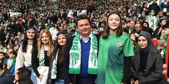Başkan Aydın, Bursaspor’un maçını öğrencilerle birlikte izledi