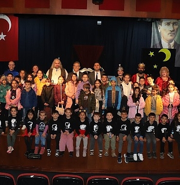 baskan-cercioglu-nazilili-cocuklari-tiyatro-ile-bulusturdu-r4wZJft8.jpg