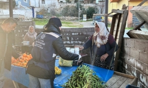 baskan-cercioglu-soguk-havalarda-vatandaslarin-ve-pazarci-esnaflarinin-yaninda-olmaya-devam-ediyor-3yQbyOh6.jpg