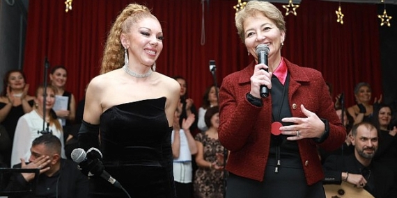 Burhaniye Belediyesi Kadın Korosu İlk Konserini Düzenledi