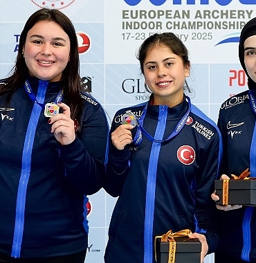 buyuksehir-sporcusu-hazal-burunlu-milli-takim-avrupa-ikincisi-oldu-Rhs4ErFV.jpg