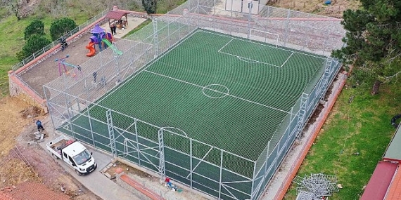 Büyükşehir’den Eşme Ahmediye’ye halı saha