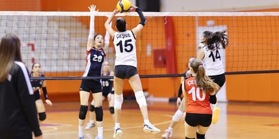 Çeşme’de İlk Voleybol Lig Maçı Heyecanı