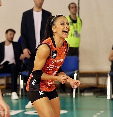 eczacibasi-dynavit-axa-sigorta-kupa-voley-playoff-karsilasmasi-hazirliklarini-tamamladi-Imdvu2S2.jpg