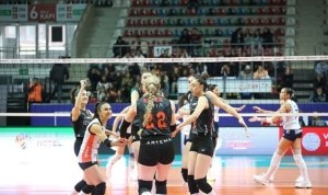 eczacibasi-dynavitten-deplasman-galibiyeti-hQS7tV93.jpg