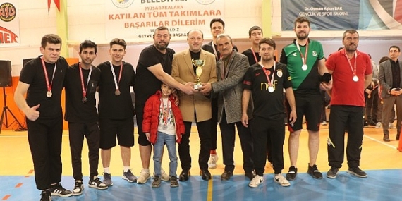 Geyve’de Turnuvanın Şampiyonu Gençlik Merkezi
