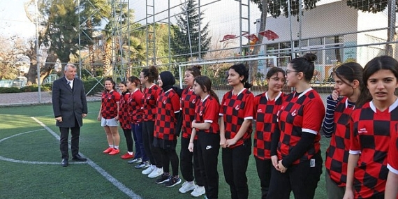 Güzelbahçe Belediyesi Kız Futbol Takımı’ndan iddialı başlangıç
