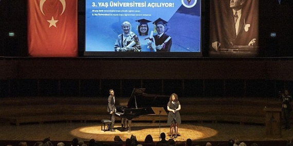 İzmir’de 60 yaş ve üzerindekiler üniversiteli oluyor