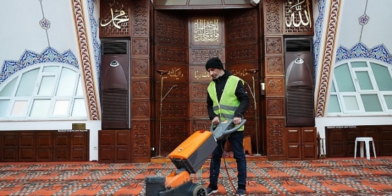Kadıköy’deki İbadethanelerde Ramazan Ayı Temizliği