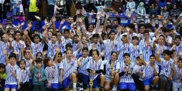 karabaglar-belediyesinden-850-spor-okulu-ogrencisiyle-coskulu-somestr-senligi-vVzq3ilX.jpg