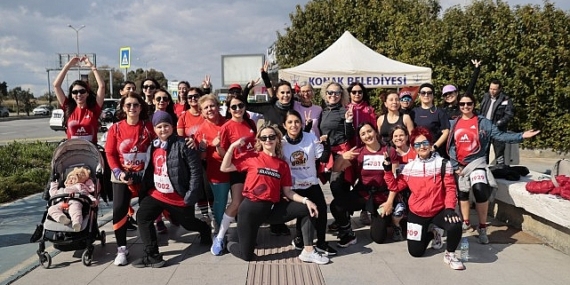 Konak’ta ‘Sevdiğine Koş’ ile her adım sevgiye atıldı