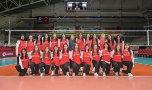 malatyali-genc-voleybolcu-kizlar-ve-kadin-voleybol-milli-takim-oyunculari-vodafone-55g-ile-ayni-GAvG7dvr.jpg