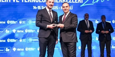 sanayi-ve-teknoloji-bakani-kacirdan-konya-bilim-merkezine-en-iyi-yenilikci-uygulamalar-odulu-74h9MecD.jpg