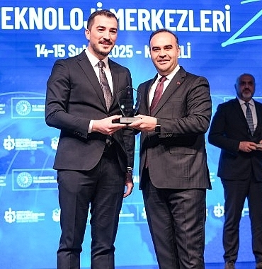 sanayi-ve-teknoloji-bakani-kacirdan-konya-bilim-merkezine-en-iyi-yenilikci-uygulamalar-odulu-74h9MecD.jpg