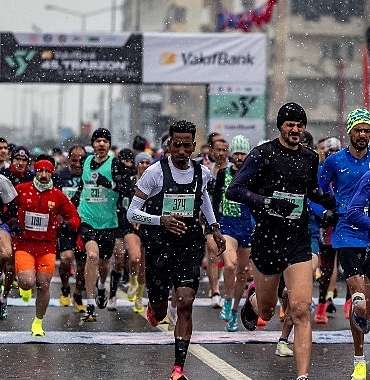 vakifbank-45uluslararasi-trabzon-yari-maratonu-kosuldu-VyFaQRcv.jpg