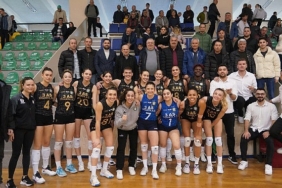 voleybolda-korfez-derbisi-edremitin-8BNQKyZb.jpg