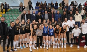 voleybolda-korfez-derbisi-edremitin-8BNQKyZb.jpg