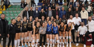 voleybolda-korfez-derbisi-edremitin-8BNQKyZb.jpg