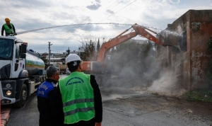 yenisehir-belediyesi-metruk-binalari-yikmaya-devam-ediyor-sr99BV3T.jpg